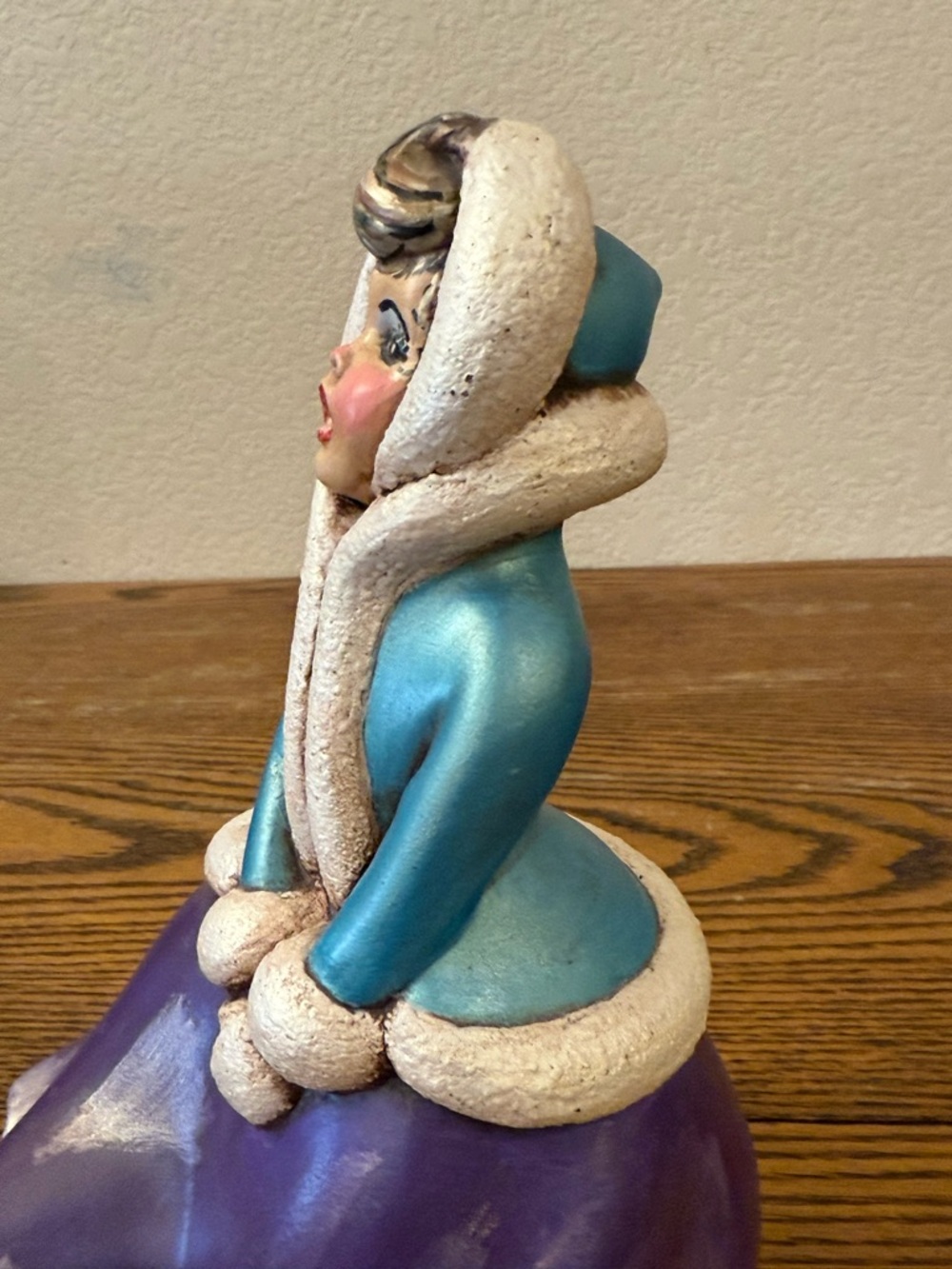 Vintage Atlantic Mold "Windswept Girl" Ceramic Caroler – Hand-Painted VTG WHIMSY - Picture 12 of 16